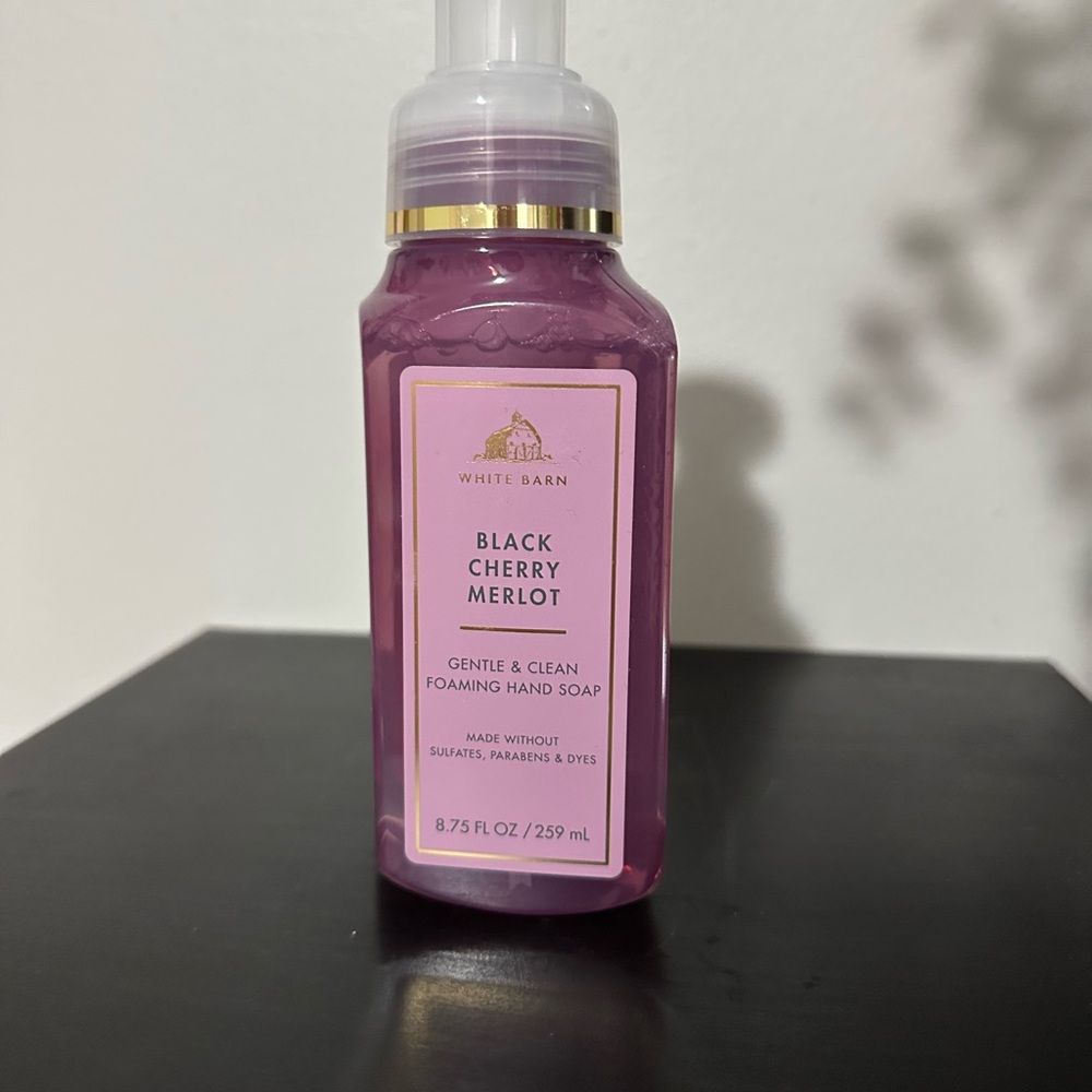 Bath and Body works White Barn Black Cherry Merlot Foaming Hand Soap